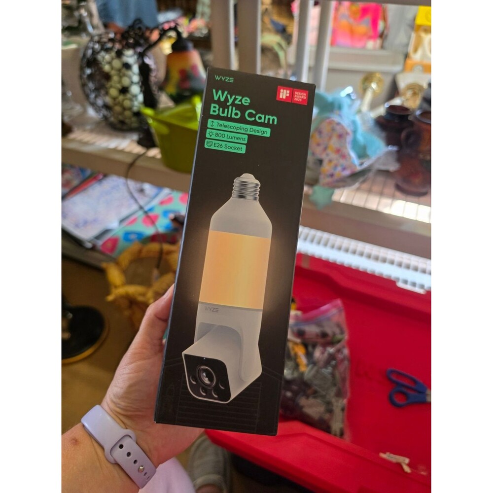 AT-1 Wyze Bulb Cam Smart Security Camera Bulb - White
